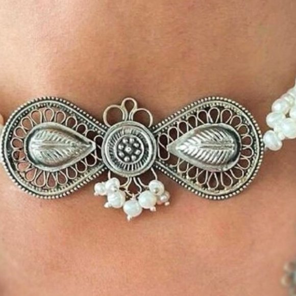 Bow and Pearls Choker Necklace, Statement Necklace - Picture 3 of 5